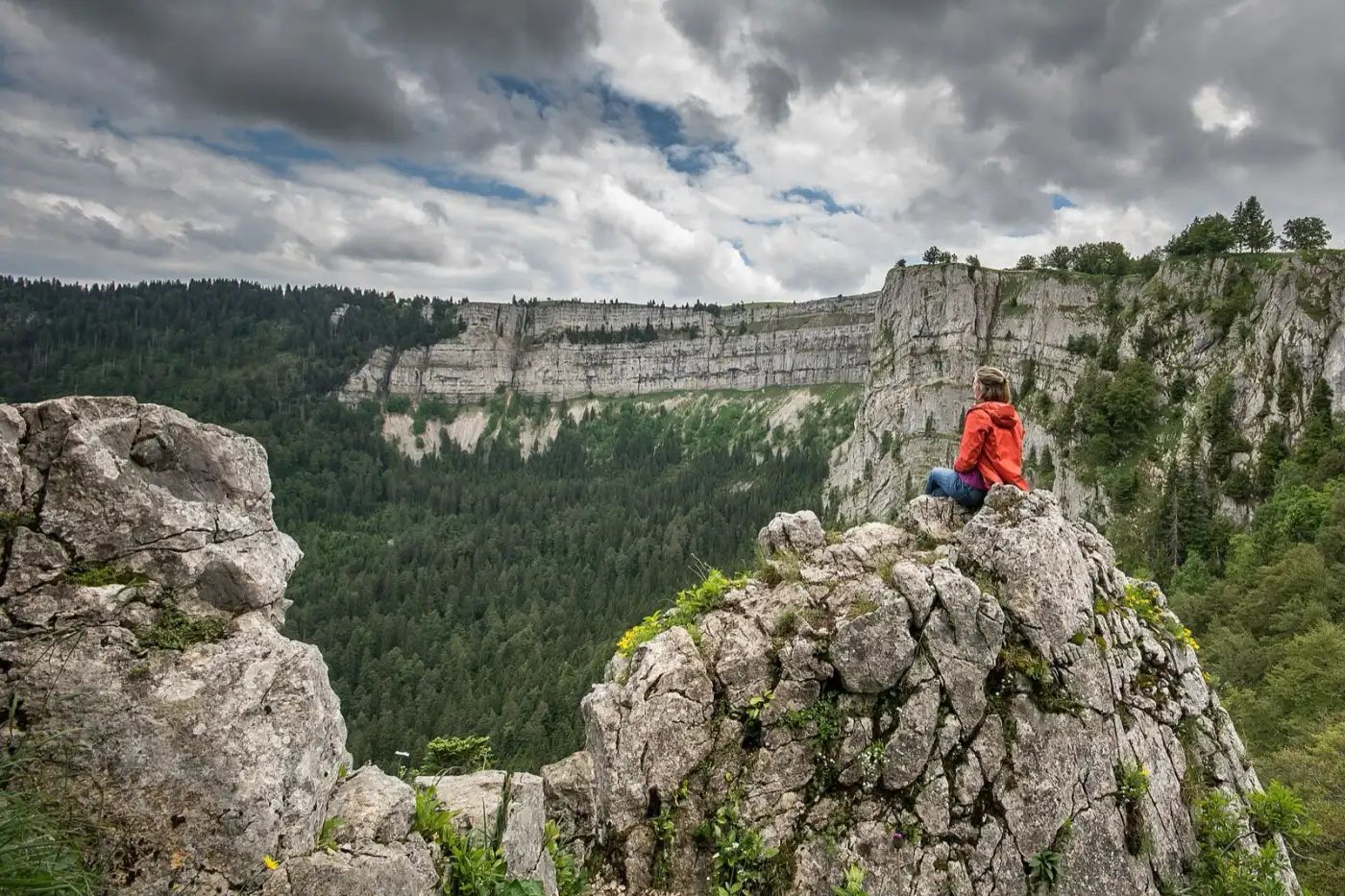 Le cirque de falaises du Creux du Van, dans le Jura suisse